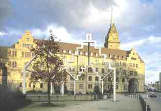  Das Rathaus von Duisburg 