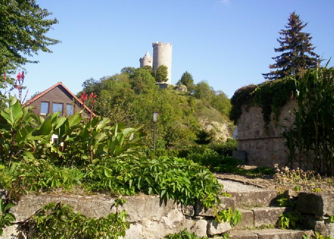 Blick vom Architektenhaus zur Burg Saaleck