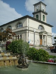 Heiden evangelische Kirche mit Brunnen