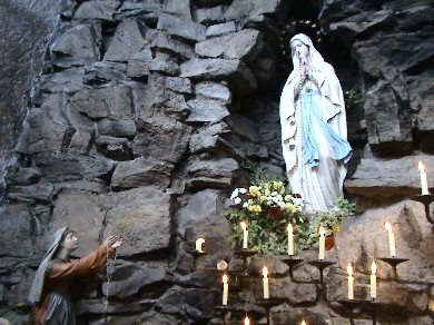 Lourdes Kapelle innen